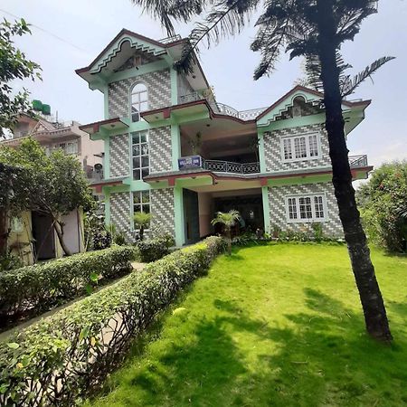 Hotel Village Inn Pokhara Buitenkant foto