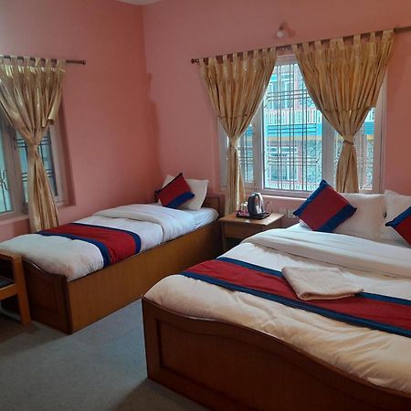 Hotel Village Inn Pokhara Buitenkant foto