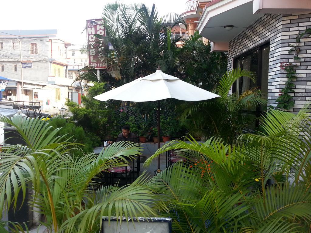 Hotel Village Inn Pokhara Buitenkant foto
