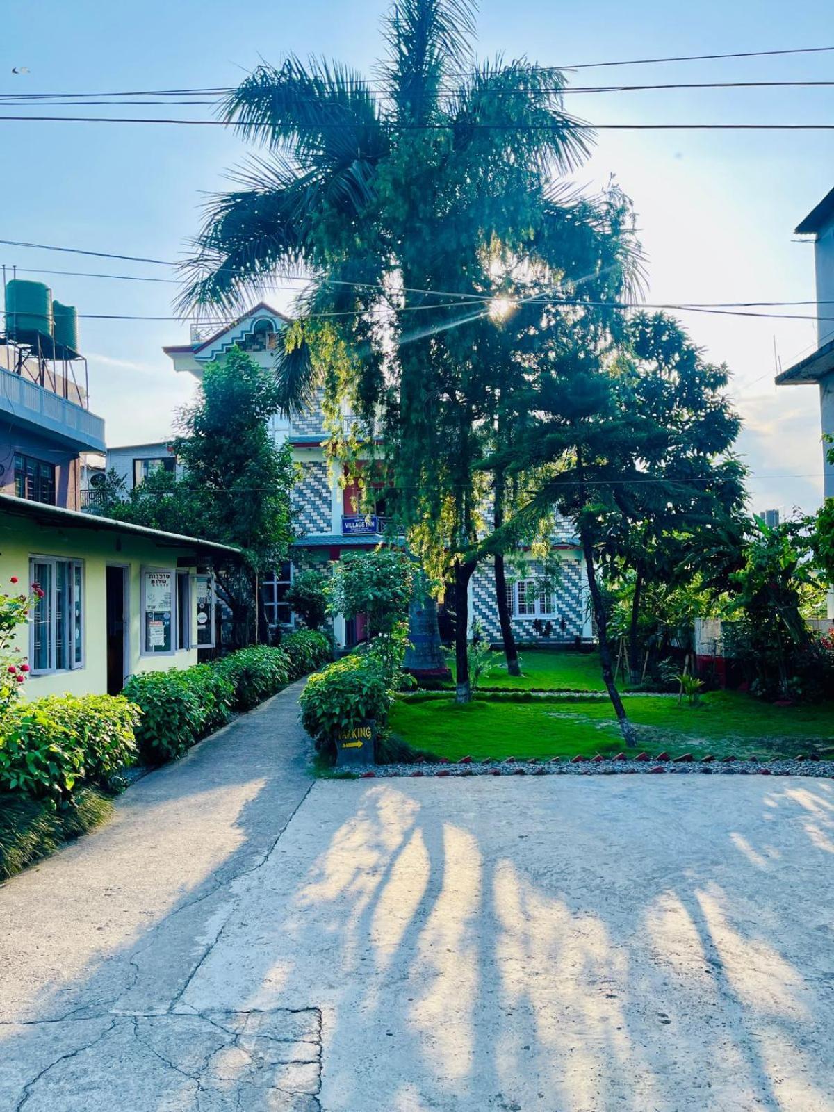 Hotel Village Inn Pokhara Buitenkant foto