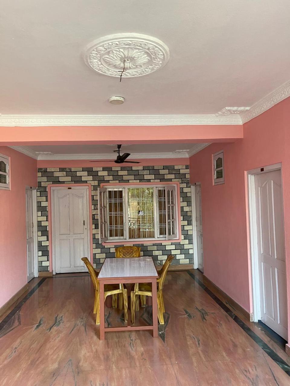 Hotel Village Inn Pokhara Buitenkant foto