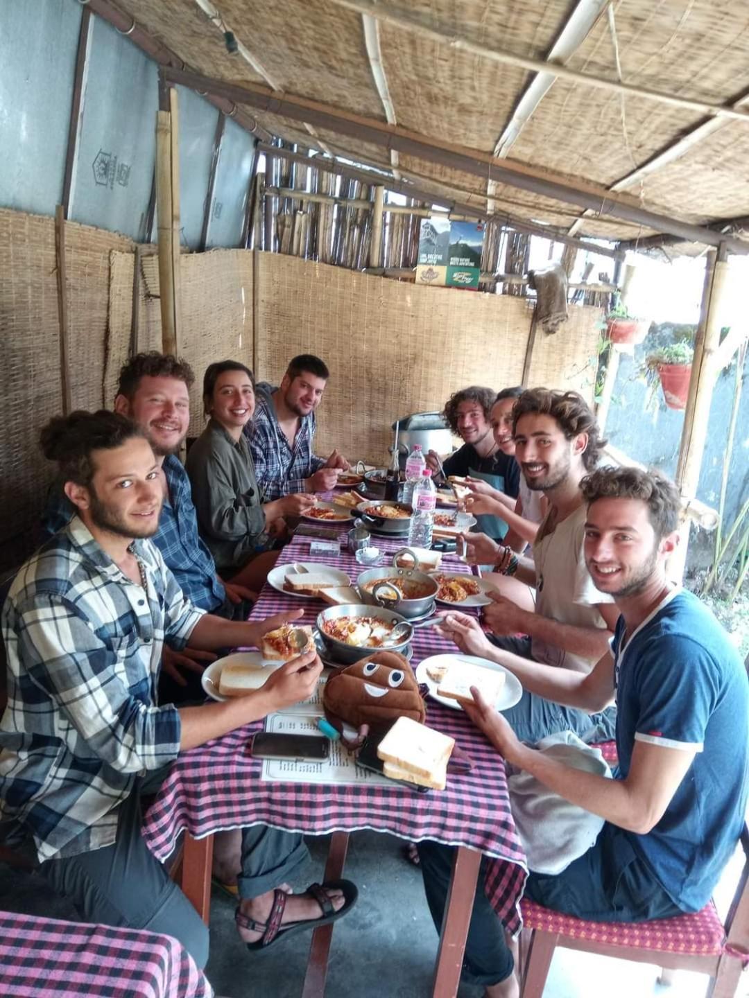 Hotel Village Inn Pokhara Buitenkant foto