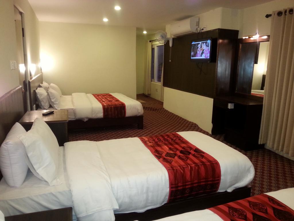 Hotel Village Inn Pokhara Buitenkant foto