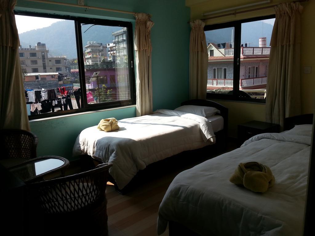 Hotel Village Inn Pokhara Buitenkant foto