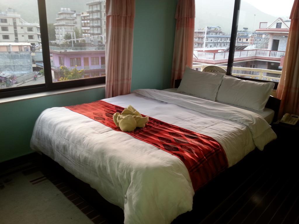 Hotel Village Inn Pokhara Buitenkant foto