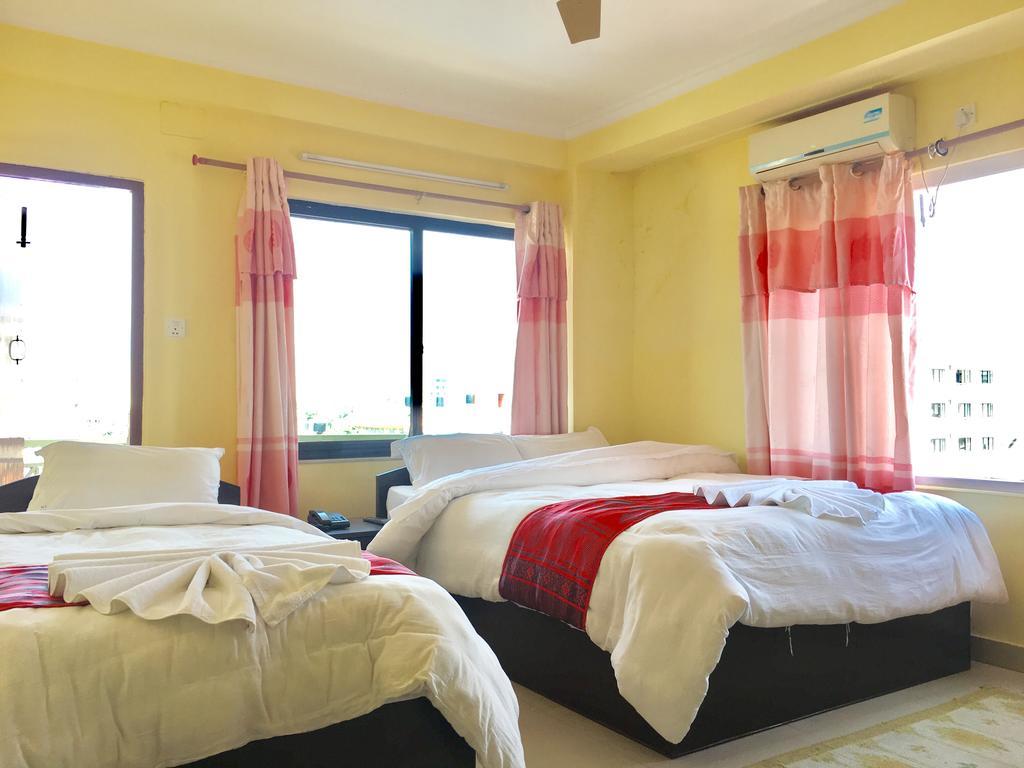Hotel Village Inn Pokhara Buitenkant foto