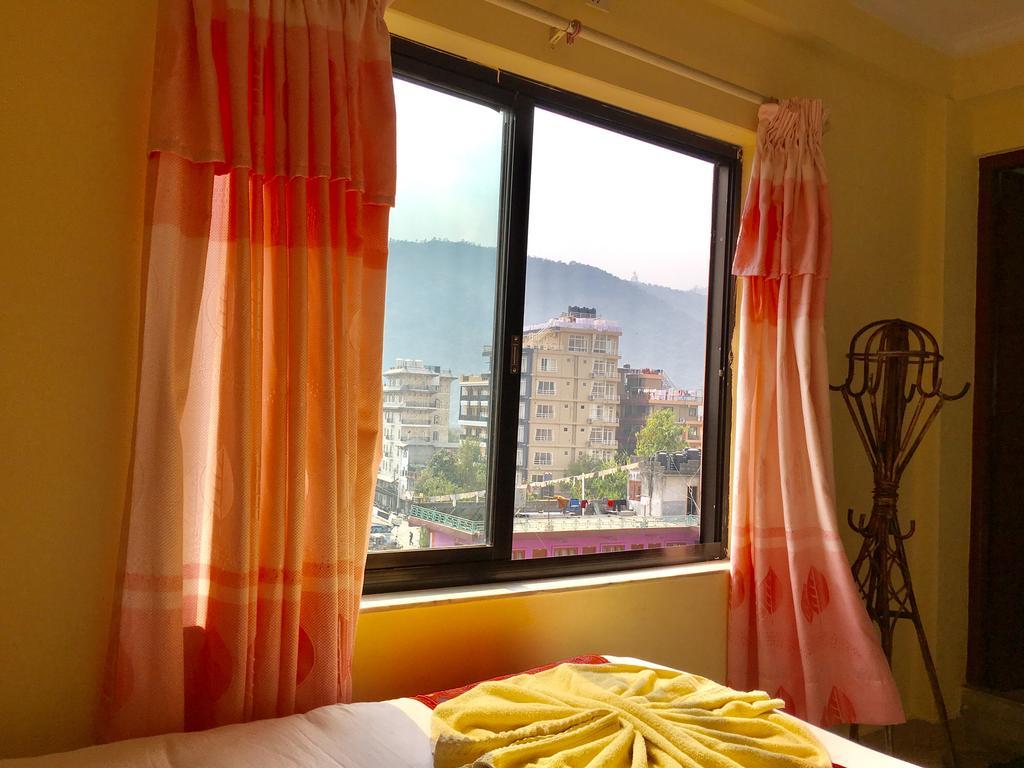 Hotel Village Inn Pokhara Buitenkant foto